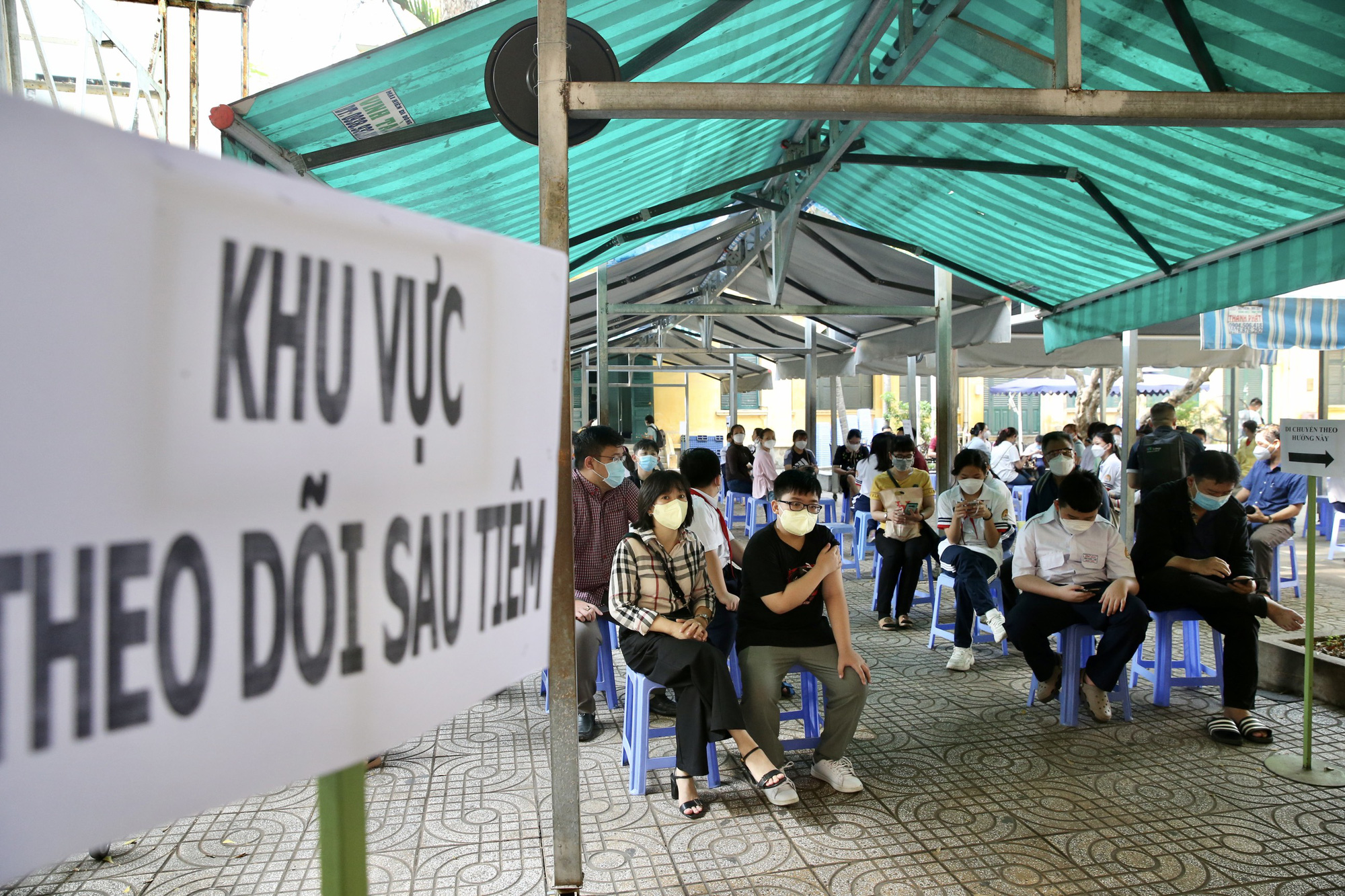TP HCM: Khoảng 30.000 học sinh lớp 6 được ti&ecirc;m ngừa vắc-xin Covid-19 - Ảnh 10.