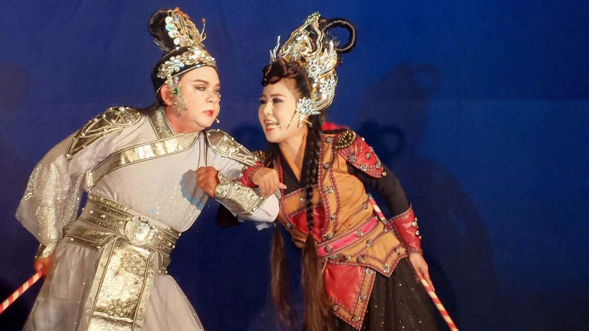 Đưa cải lương đến đình làng