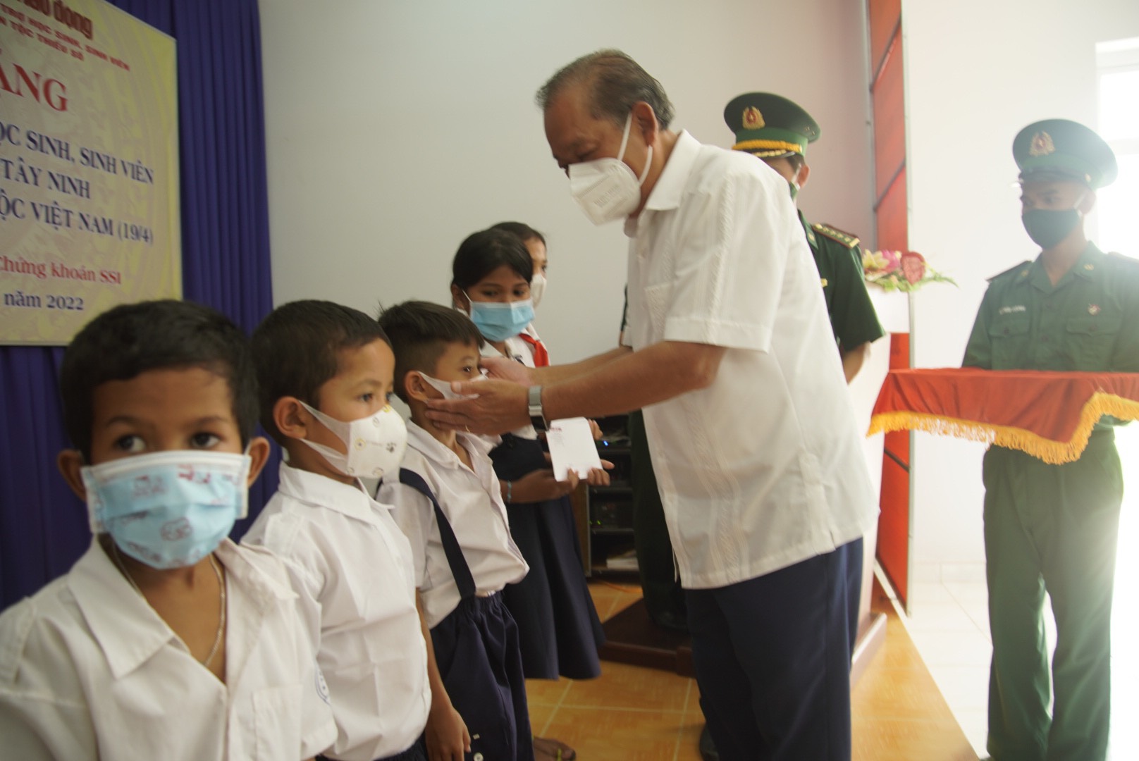 Học bổng đến với học sinh d&acirc;n tộc thiểu số v&ugrave;ng bi&ecirc;n giới T&acirc;y Ninh - Ảnh 1.