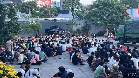 Tiếp tục sững sờ khi C&ocirc;ng an TP HCM kiểm tra Bar Ferso - Ảnh 4.
