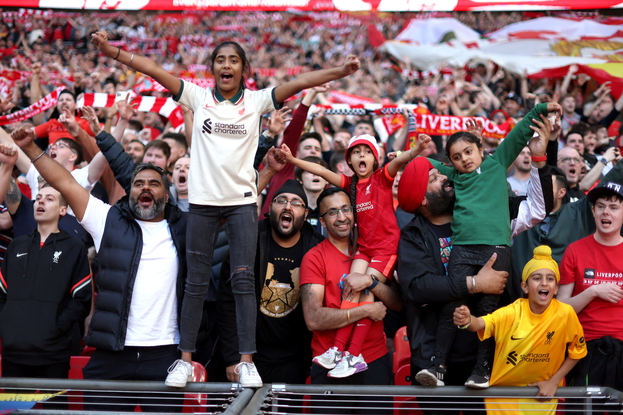 Rượt đuổi th&oacute;t tim ở b&aacute;n kết FA Cup, Man City trắng tay trước Liverpool - Ảnh 9.