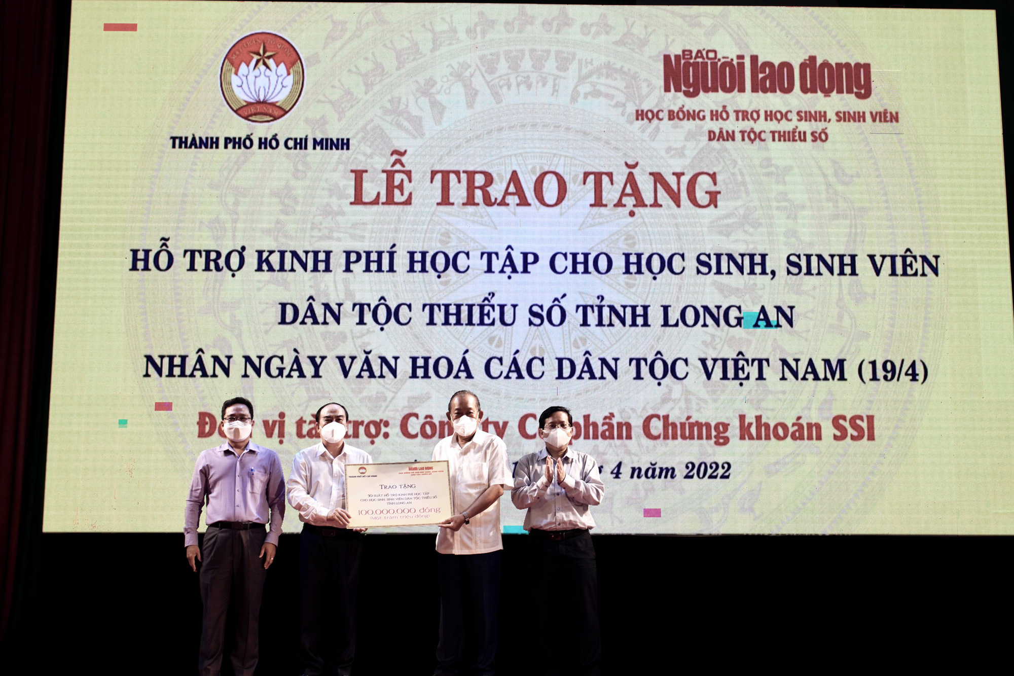 Con em công nhân dân tộc thiểu số Long An vui mừng nhận học bổng hỗ trợ học tập - Ảnh 6.
