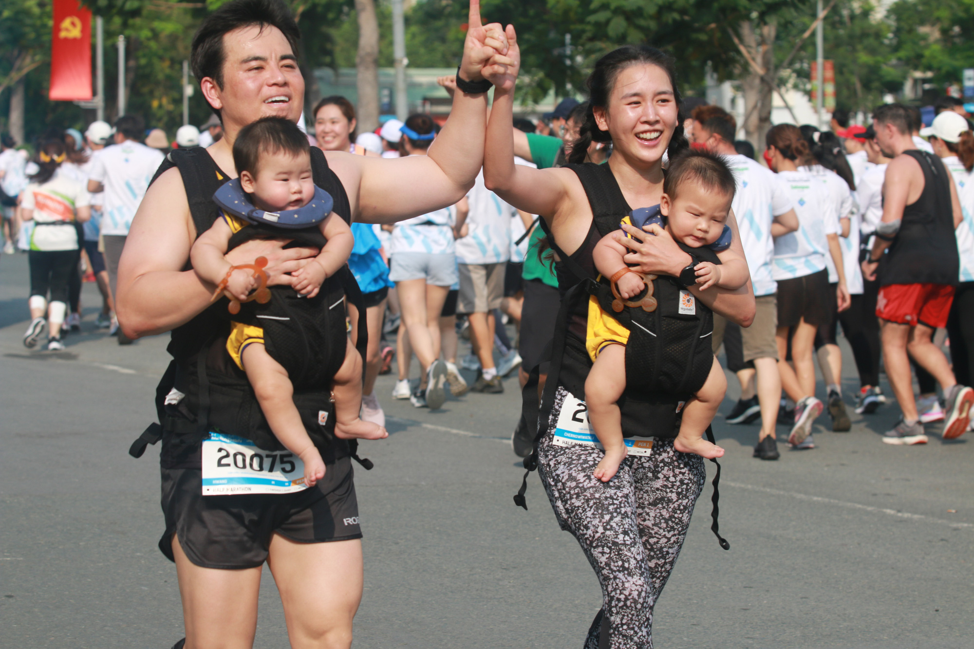 Huy chương mạ v&agrave;ng cho nh&agrave; v&ocirc; địch HCMC Marathon 2022 - Ảnh 5.