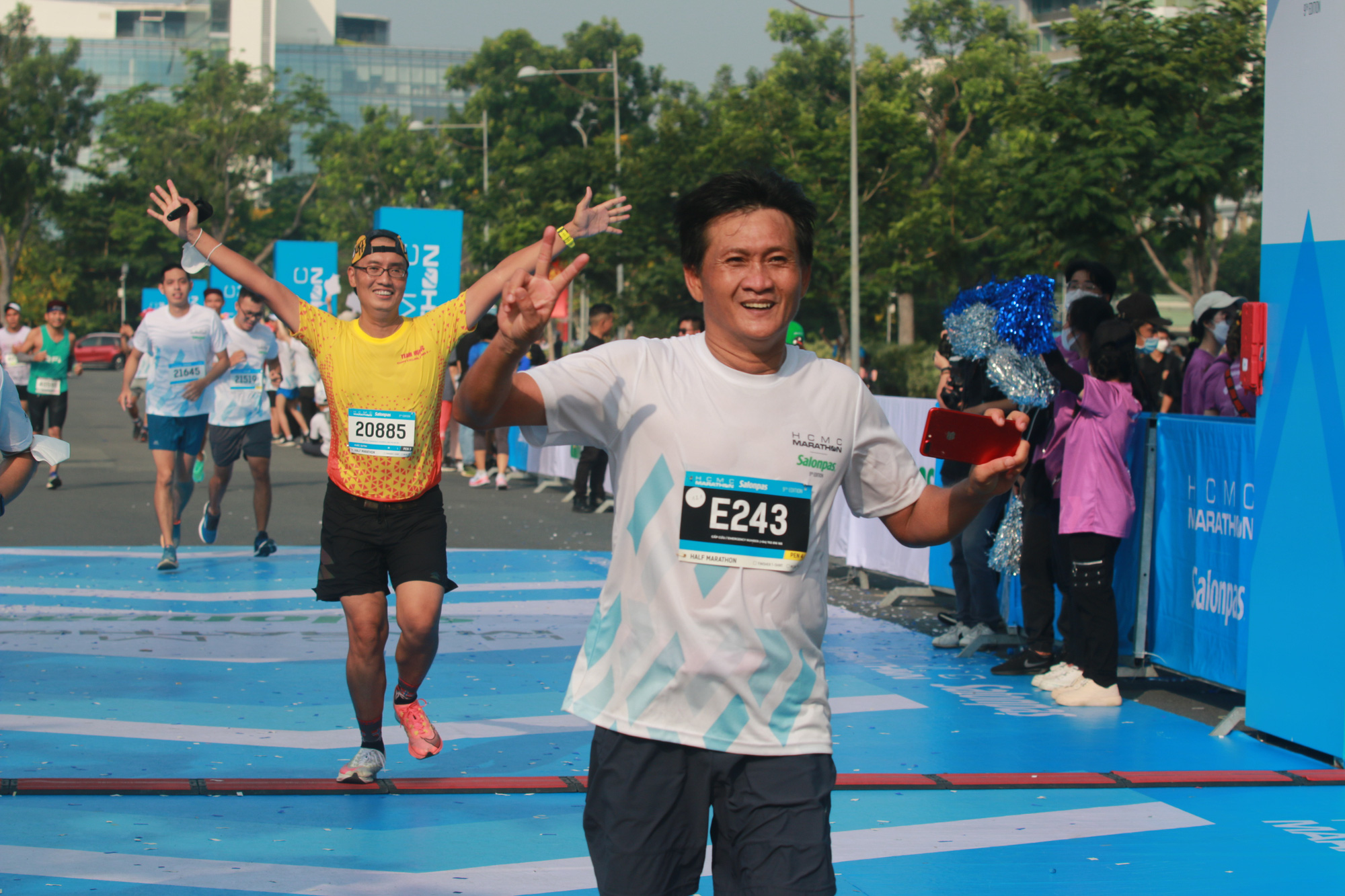 Huy chương mạ v&agrave;ng cho nh&agrave; v&ocirc; địch HCMC Marathon 2022 - Ảnh 8.