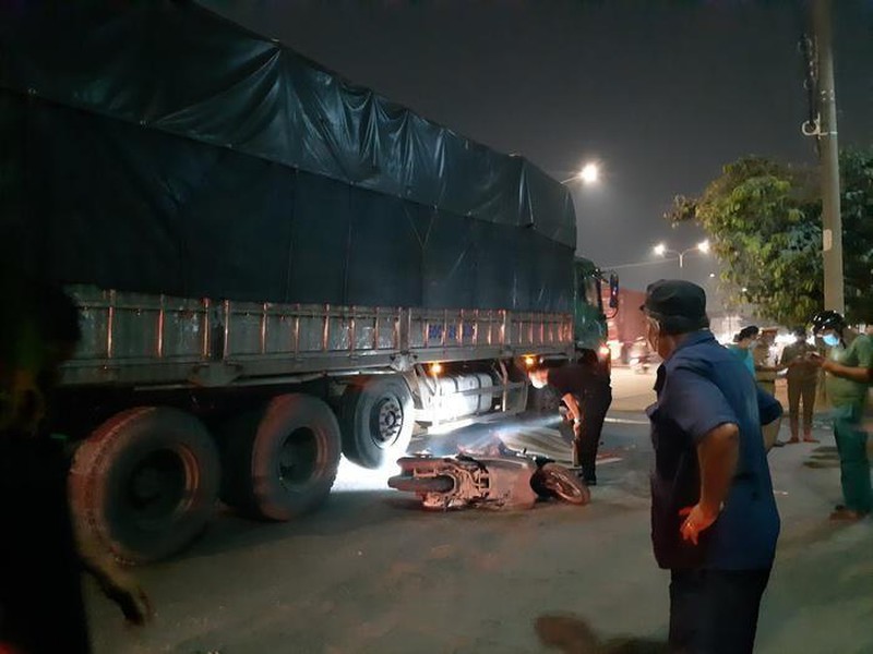 Người vợ gào khóc bên thi thể chồng con ở Bình Dương