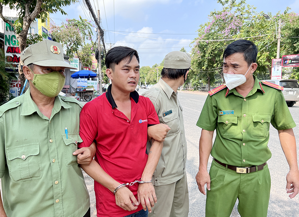 Ghen tuông trên bàn nhậu, gã trai đâm “tình địch” tử vong