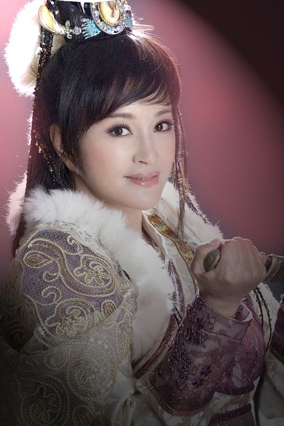 Những m&agrave;n &ldquo;cưa sừng l&agrave;m ngh&eacute;&rdquo; g&acirc;y sốc showbiz - Ảnh 8.