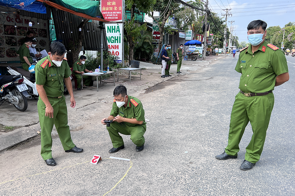 Ghen tuông trên bàn nhậu, gã trai đâm “tình địch” tử vong - Ảnh 2.