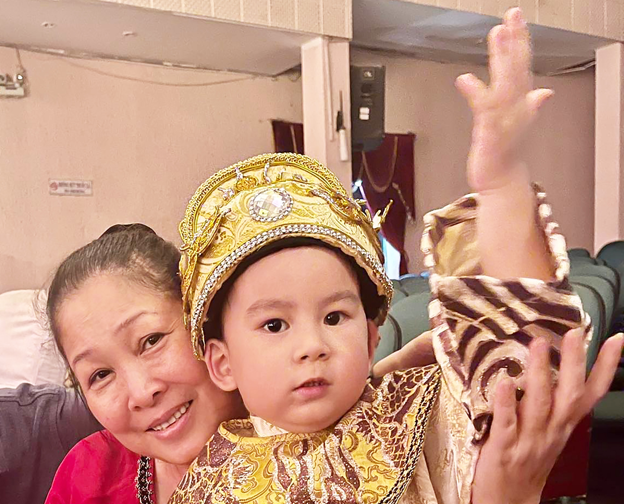 Vở kịch "Thái hậu Dương Vân Nga": "Chịu không nổi" với nhân vật ấu vương