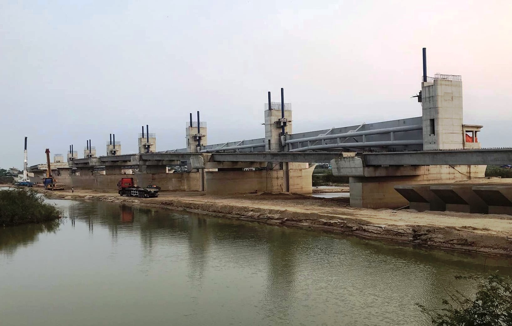 Giữa năm 2023 sẽ đưa vào vận hành dự án đập dâng 1.500 tỉ ở Quảng Ngãi - Ảnh 1.
