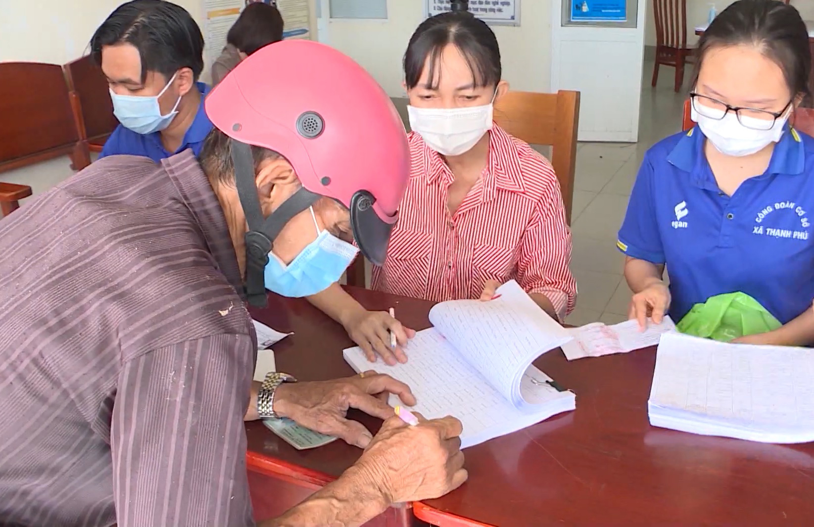 Gấp rút hỗ trợ tiền thuê trọ cho công nhân