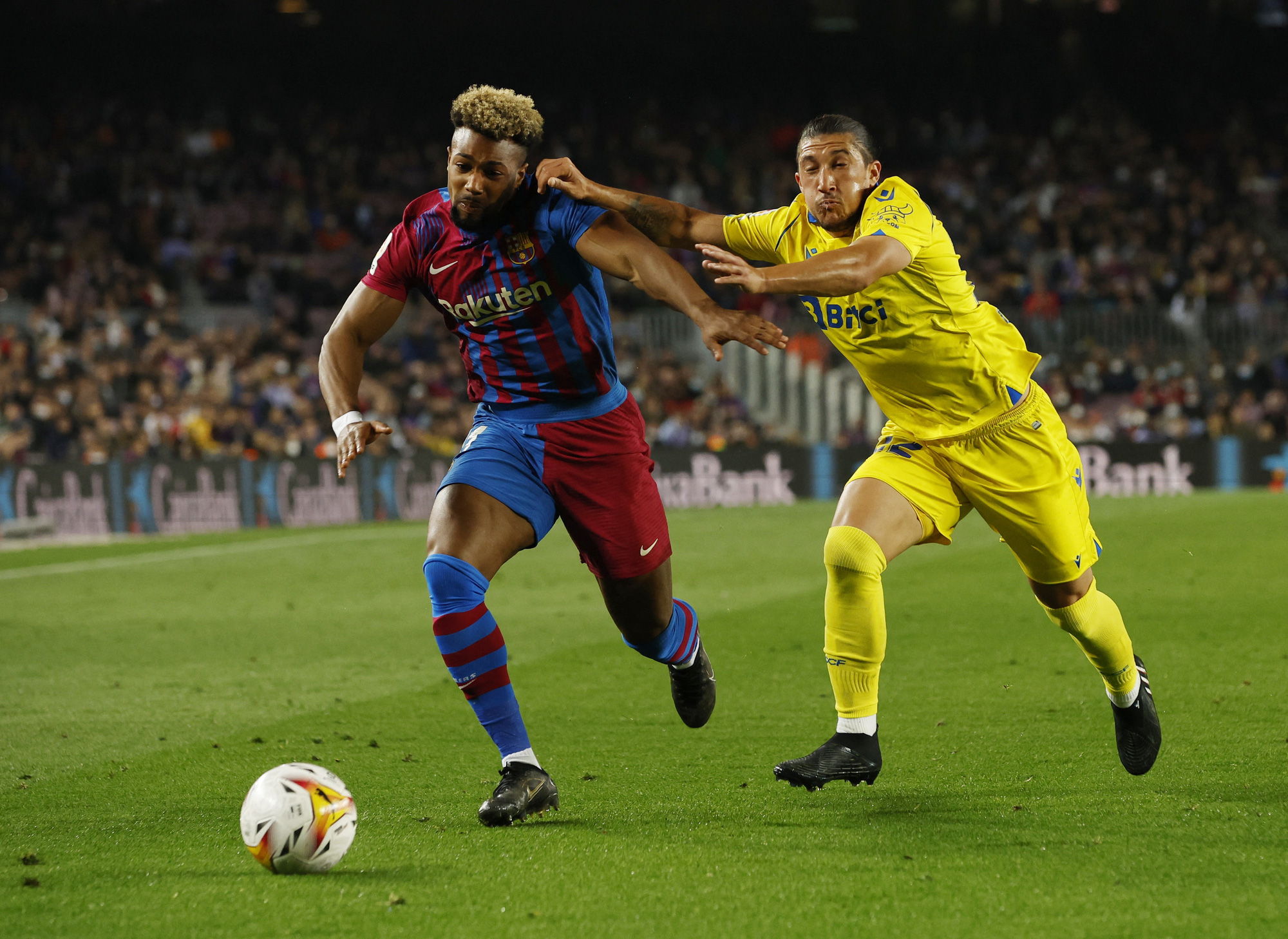 Thua thảm s&acirc;n nh&agrave;, Barcelona ch&iacute;nh thức bu&ocirc;ng ng&ocirc;i v&ocirc; địch La Liga - Ảnh 6.