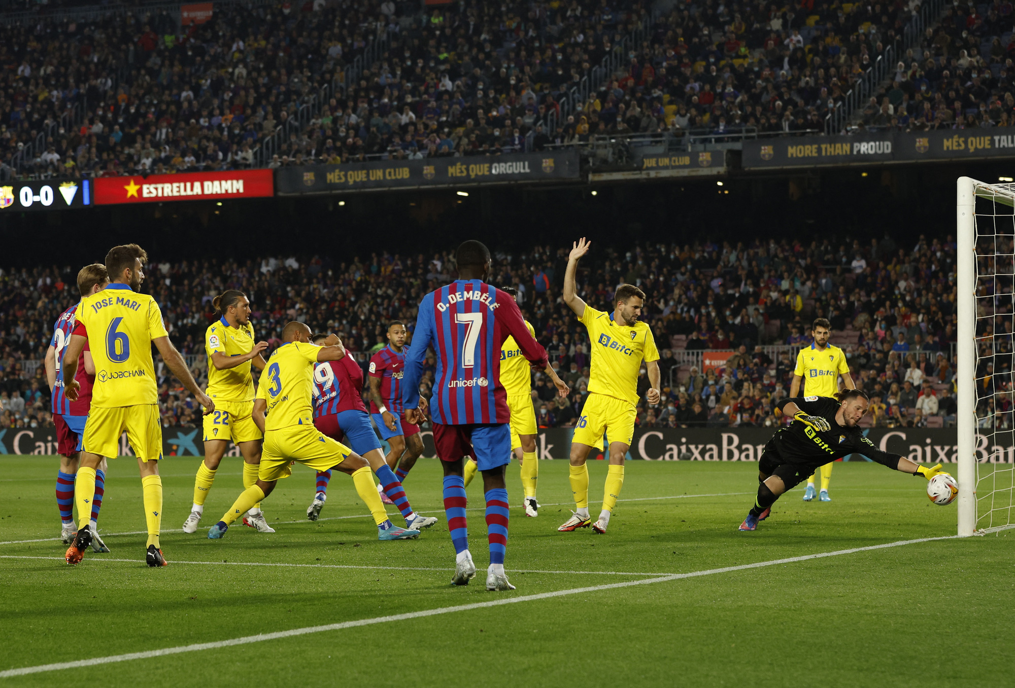 Thua thảm s&acirc;n nh&agrave;, Barcelona ch&iacute;nh thức bu&ocirc;ng ng&ocirc;i v&ocirc; địch La Liga - Ảnh 3.