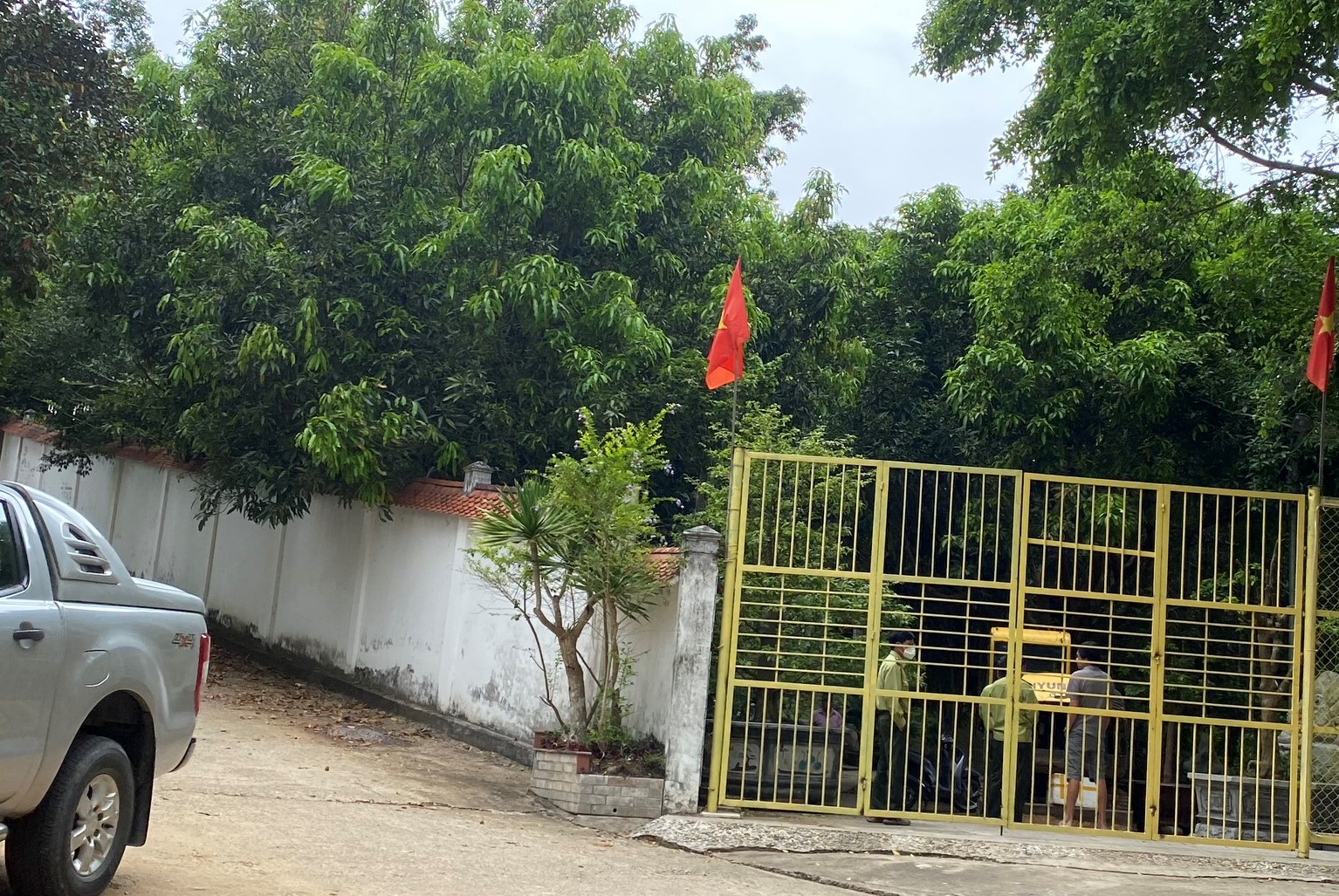Biệt thự của đại gia v&agrave;ng tr&ecirc;n n&uacute;i Hải V&acirc;n vẫn chưa th&aacute;o dỡ xong - Ảnh 1.