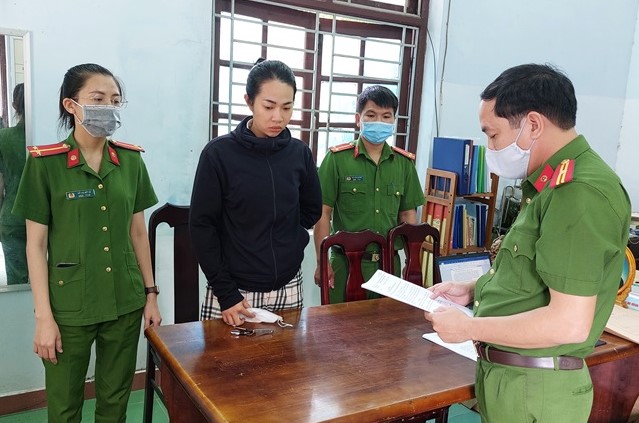 Ba người đàn ông mắc mưu cô gái trẻ ở Đà Nẵng - Ảnh 1.