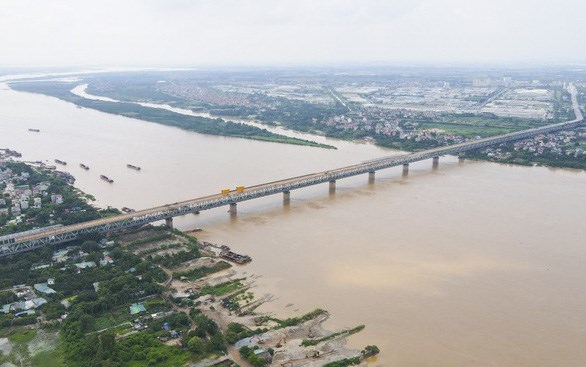 Rủi ro đầu tư bất động sản ven sông Hồng - Ảnh 1.