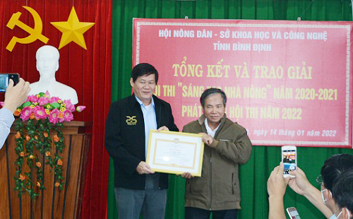 N&ocirc;ng d&acirc;n B&igrave;nh Định th&iacute;ch m&aacute;y &ocirc;ng Ng&ocirc;n - Ảnh 2.