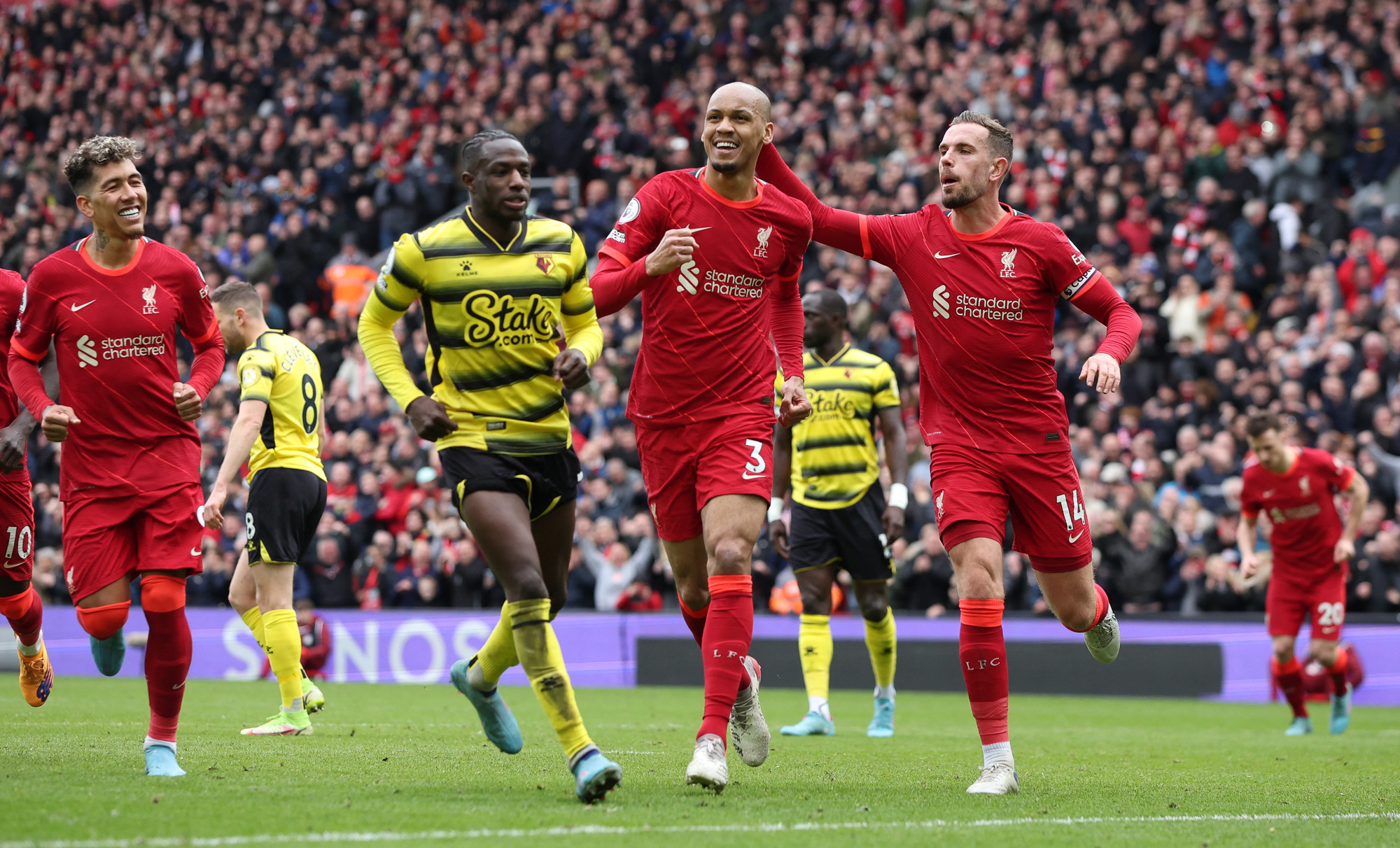 Thắng nh&agrave;n nh&atilde; Watford, Liverpool chiếm ng&ocirc;i đầu Ngoại hạng Anh - Ảnh 6.