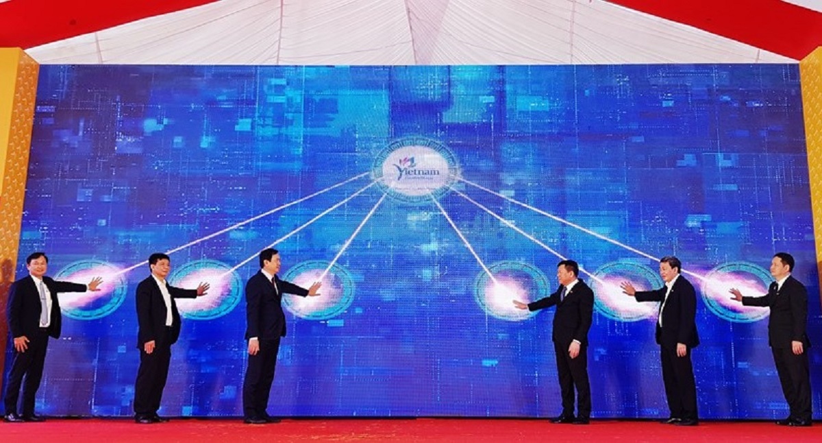Ch&iacute;nh điện Lam Kinh - c&ocirc;ng tr&igrave;nh gỗ lim lớn nhất Việt Nam mở cửa đ&oacute;n kh&aacute;ch tham quan - Ảnh 1.