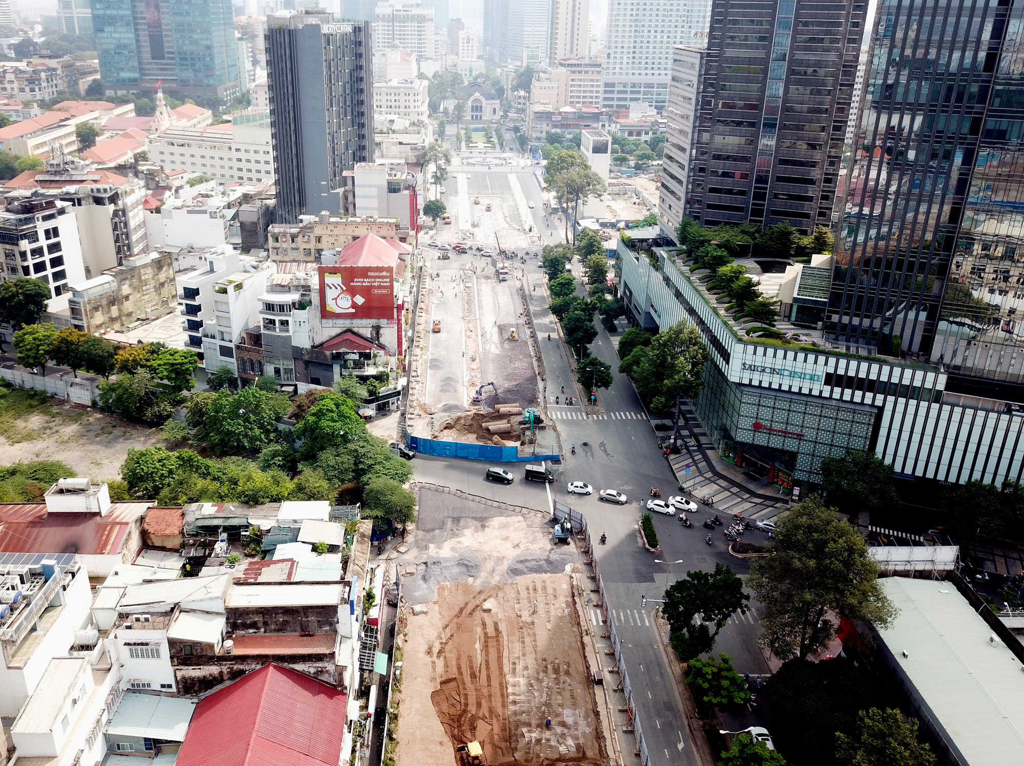 TP HCM: Metro số 1 gấp rút hoàn trả mặt bằng đường Lê Lợi dịp lễ 30-4 - Ảnh 1.