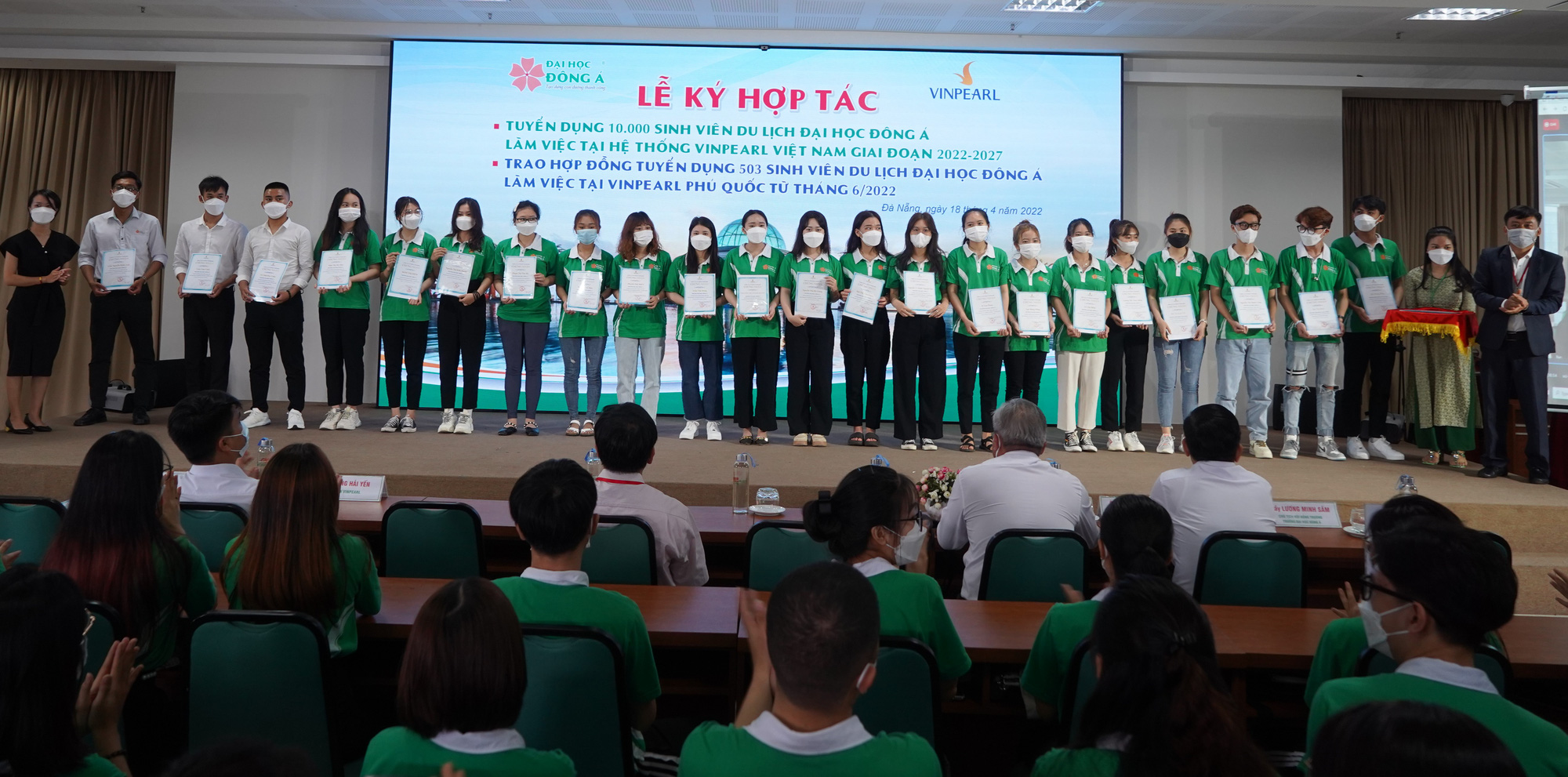 K&yacute; kết hợp t&aacute;c tuyển dụng 10.000 sinh vi&ecirc;n du lịch Trường ĐH Đ&ocirc;ng &Aacute; l&agrave;m việc ở Vinpearl - Ảnh 3.
