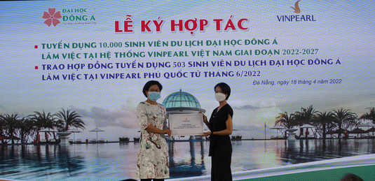 K&yacute; kết hợp t&aacute;c tuyển dụng 10.000 sinh vi&ecirc;n du lịch Trường ĐH Đ&ocirc;ng &Aacute; l&agrave;m việc ở Vinpearl - Ảnh 2.