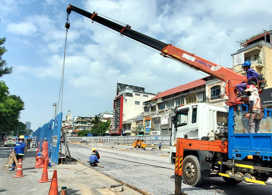 TP HCM: Metro số 1 gấp rút hoàn trả mặt bằng đường Lê Lợi dịp lễ 30-4 - Ảnh 11.