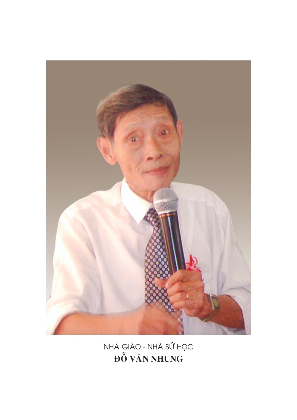 Tờ lịch trên túi áo Nhà giáo Ưu tú Đỗ Văn Nhung - người thầy “Tam gia Đông Nam Á”