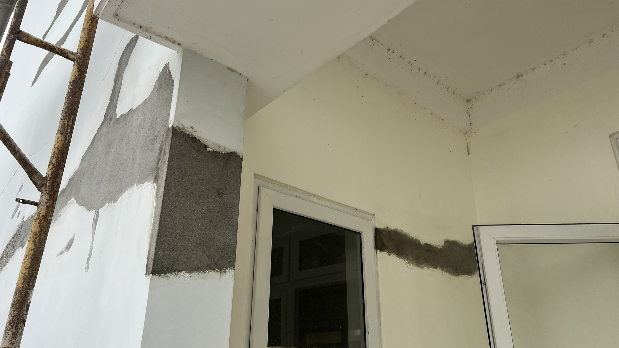 Sau bị lún, trường mầm non mới xây chằng chịt vết thương trên tường - Ảnh 7.