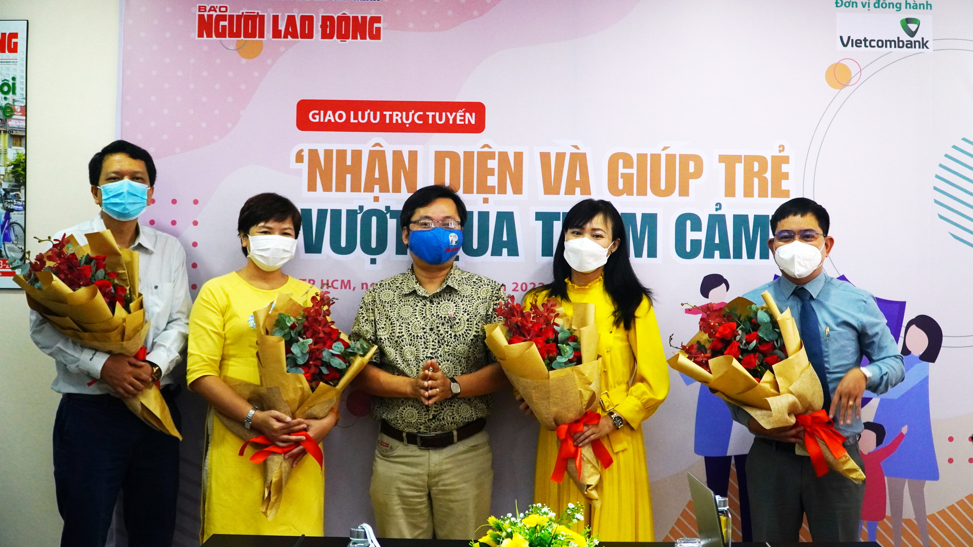 Giao lưu trực tuyến "Nhận diện và giúp trẻ vượt qua trầm cảm"