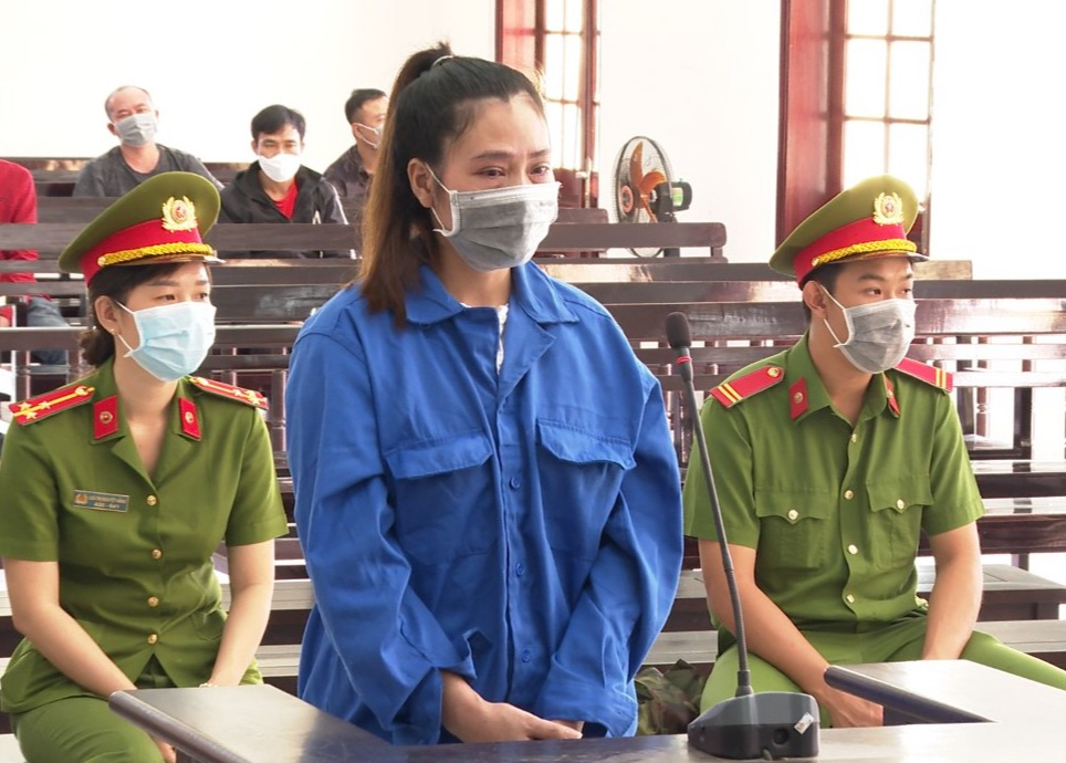 Nói chuyện với phụ nữ, "chồng hờ" bị tạt xăng rồi đốt tử vong
