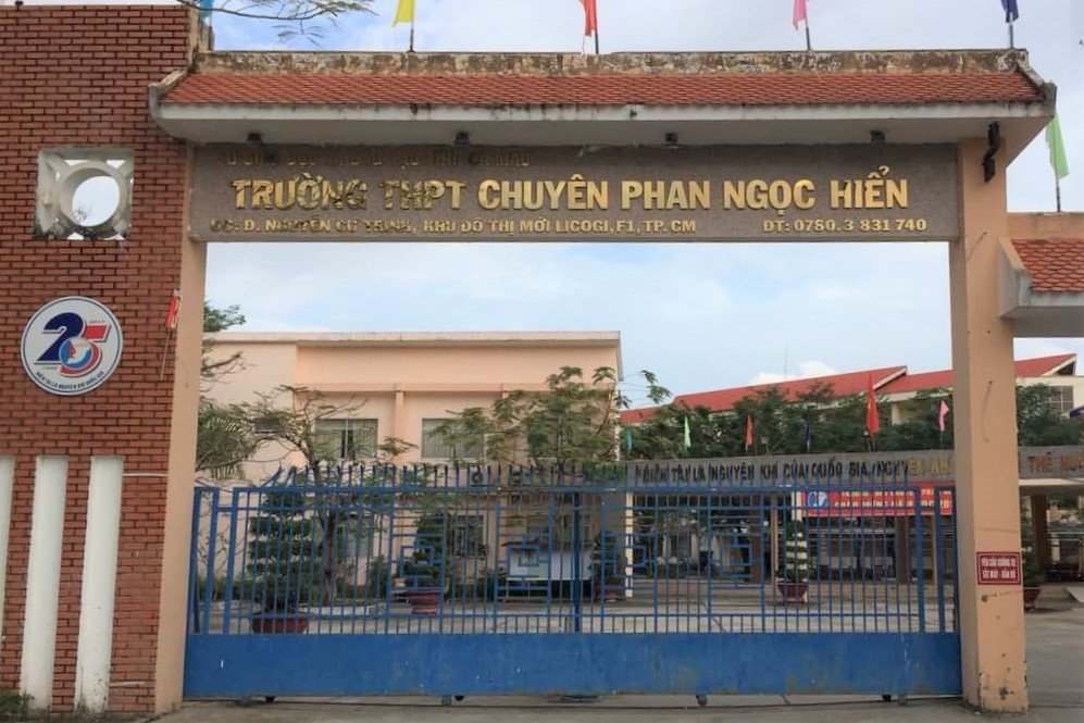 Cà Mau chỉ đạo khẩn vụ "thầy phó hiệu trưởng bắt học sinh ăn thức ăn lấy ra từ thùng rác"