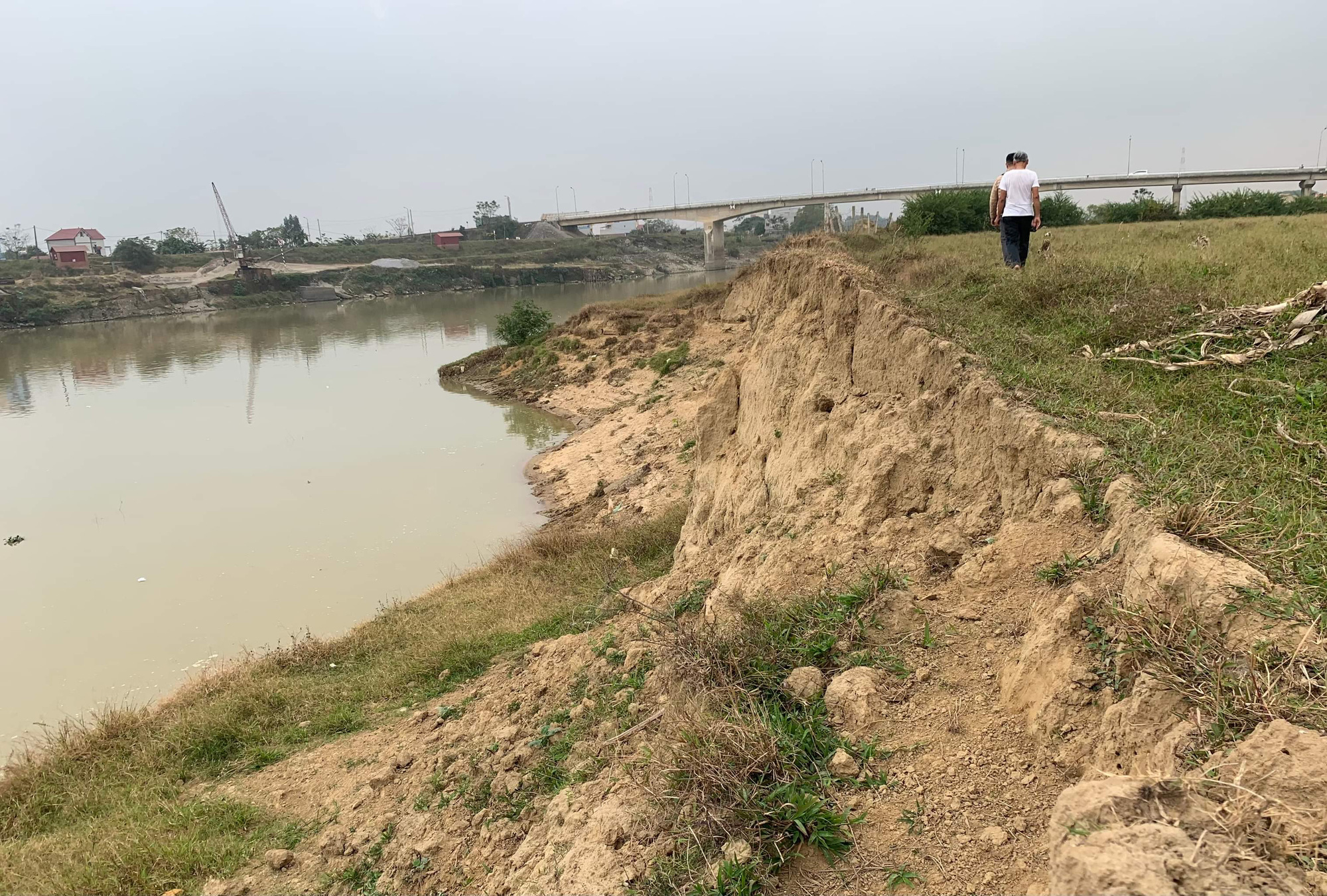 Trói "cát tặc" đưa về nhà, nông dân thành bị cáo
