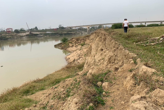 Tr&oacute;i c&aacute;t tặc đưa về nh&agrave;, n&ocirc;ng d&acirc;n th&agrave;nh bị c&aacute;o - Ảnh 1.
