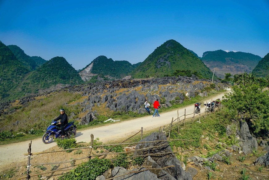 Chiêm ngưỡng vẻ đẹp hoang sơ của cao nguyên đá cổ Tả Phìn - Ảnh 2.
