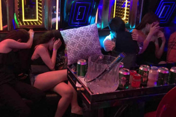 Dụ dỗ các thiếu nữ rồi bán với giá 4-6 triệu đồng/người cho quán karaoke, massage
