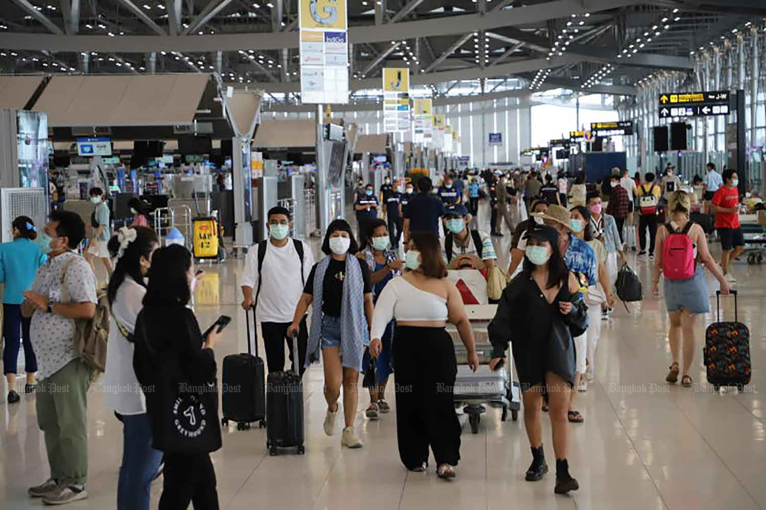 Nới lỏng x&eacute;t nghiệm Covid-19, du lịch Singapore, Th&aacute;i Lan dễ d&agrave;ng hơn - Ảnh 2.