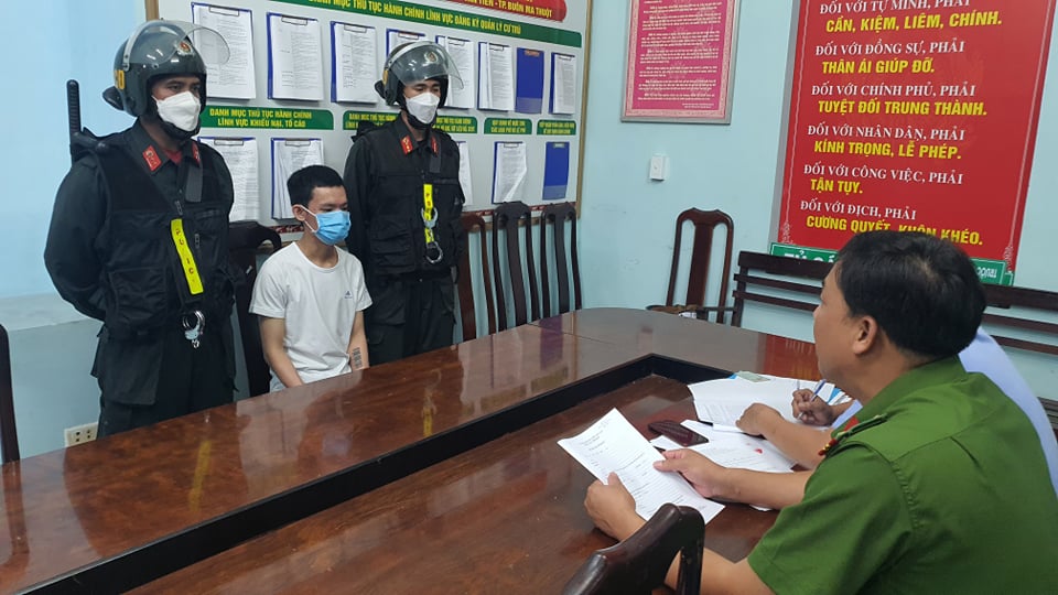 Bắt đối tượng trốn truy nã từ TP HCM lên Đắk Lắk - Ảnh 1.