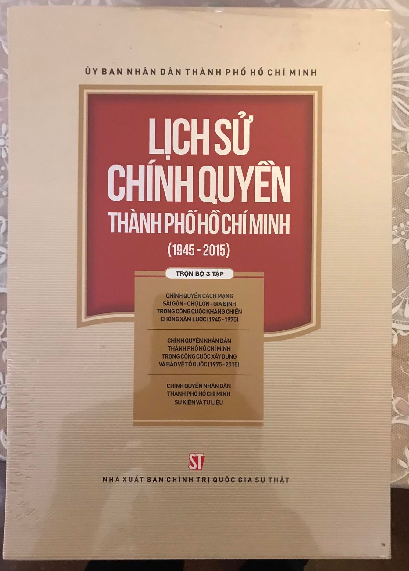 Ph&aacute;t h&agrave;nh bộ s&aacute;ch Lịch sử ch&iacute;nh quyền Th&agrave;nh phố Hồ Ch&iacute; Minh (1945 - 2015) - Ảnh 2.