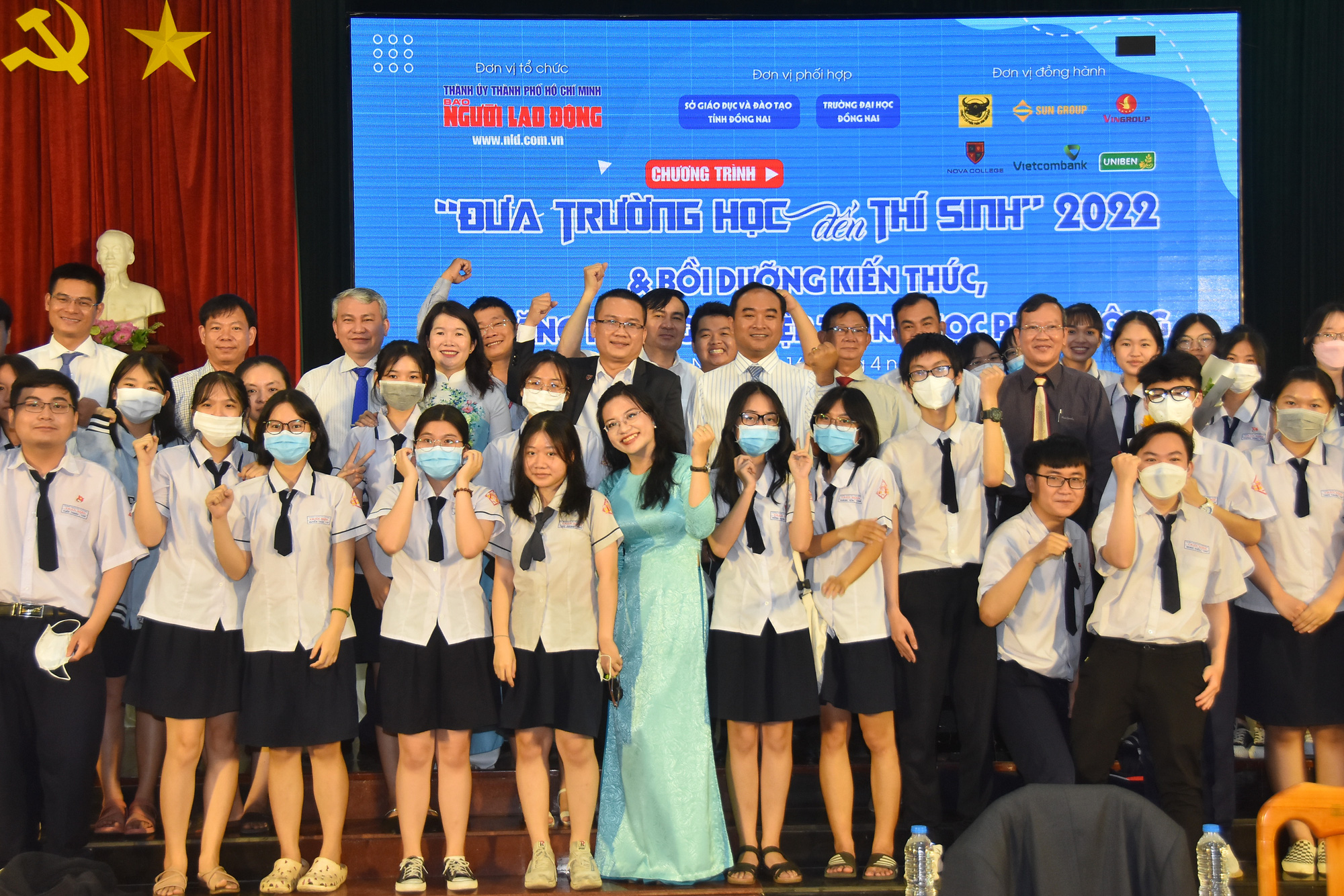 "Đưa trường học đến thí sinh" 2022: Thông tin hữu ích đến với học sinh Long An