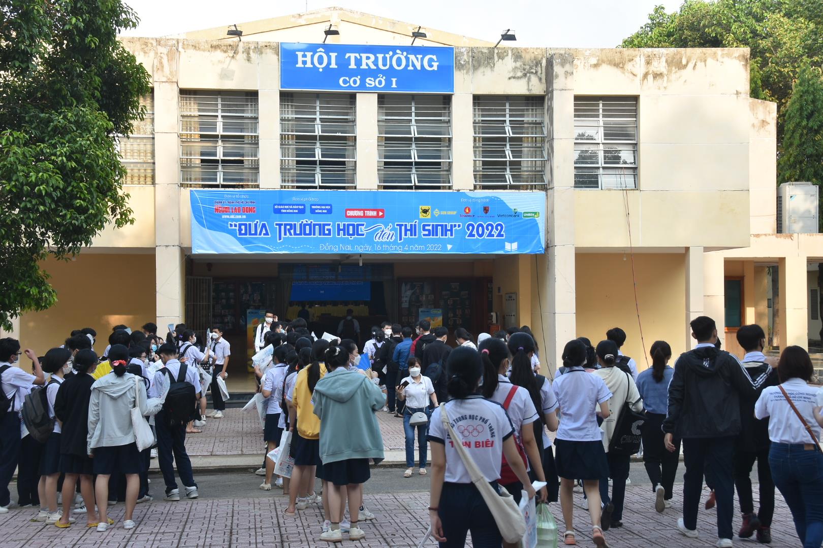UNIBEN đồng h&agrave;nh c&ugrave;ng chương tr&igrave;nh &ldquo;Đưa trường học đến th&iacute; sinh 2022&rdquo; - Ảnh 1.