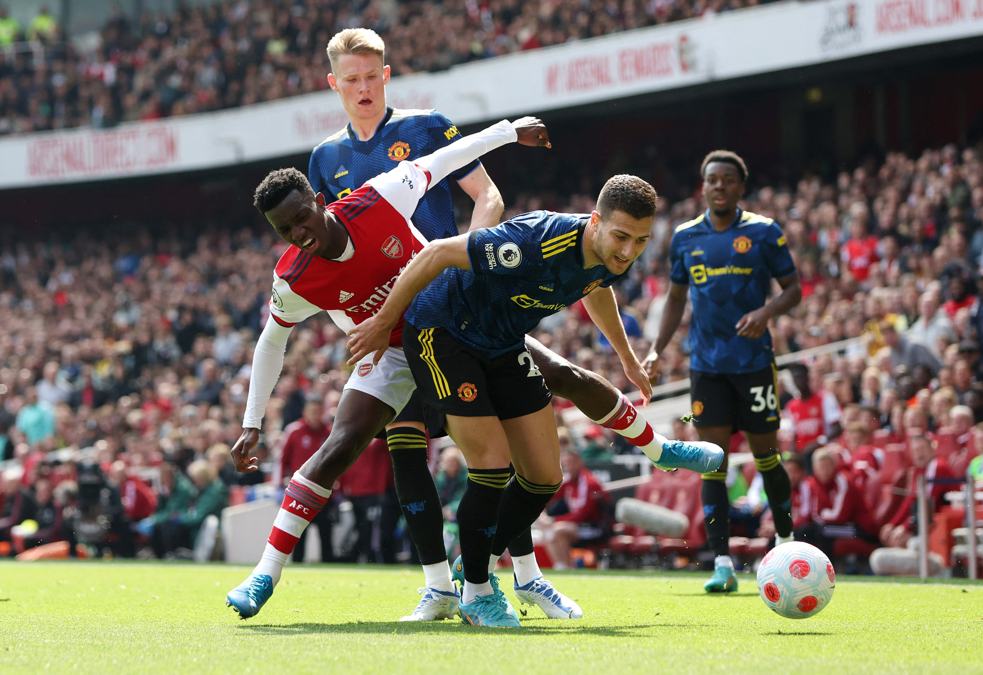 Man United lại khiến c&aacute;c fan thất vọng khi thua đậm Arsenal 1-3 - Ảnh 2.