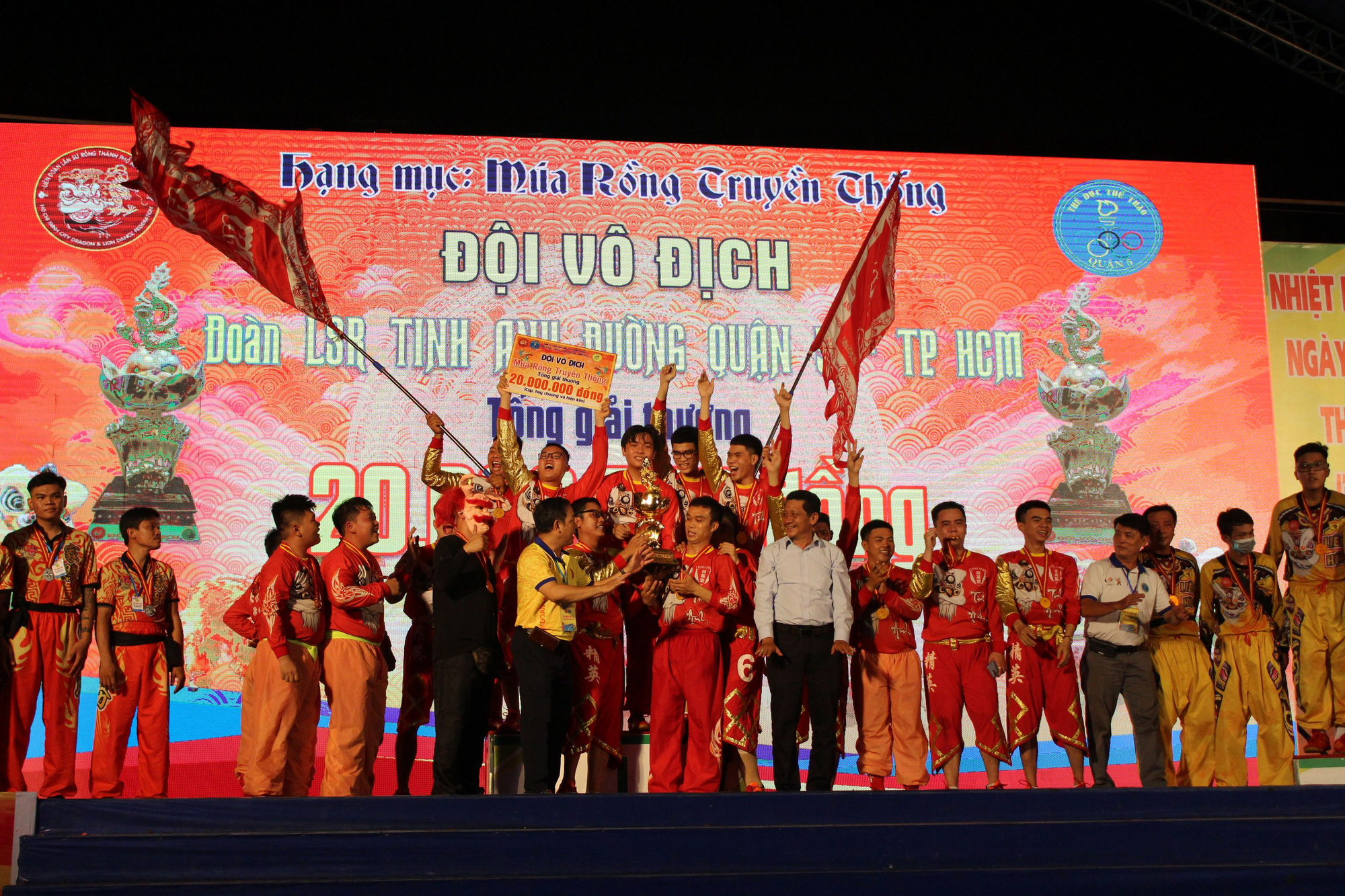 Đo&agrave;n L&acirc;n Sư Rồng Tinh Anh Đường thắng lớn giải m&uacute;a rồng - Ảnh 25.
