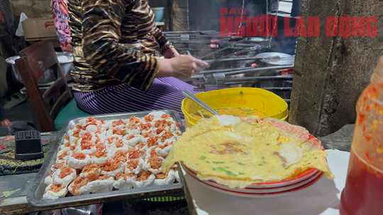 Về Huế ăn bánh ép "Mụ Kiều"