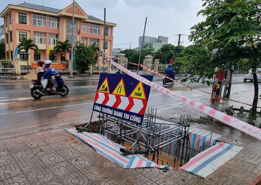 Cổng chào 850 triệu bị "tuýt còi" vì thi công "lậu"
