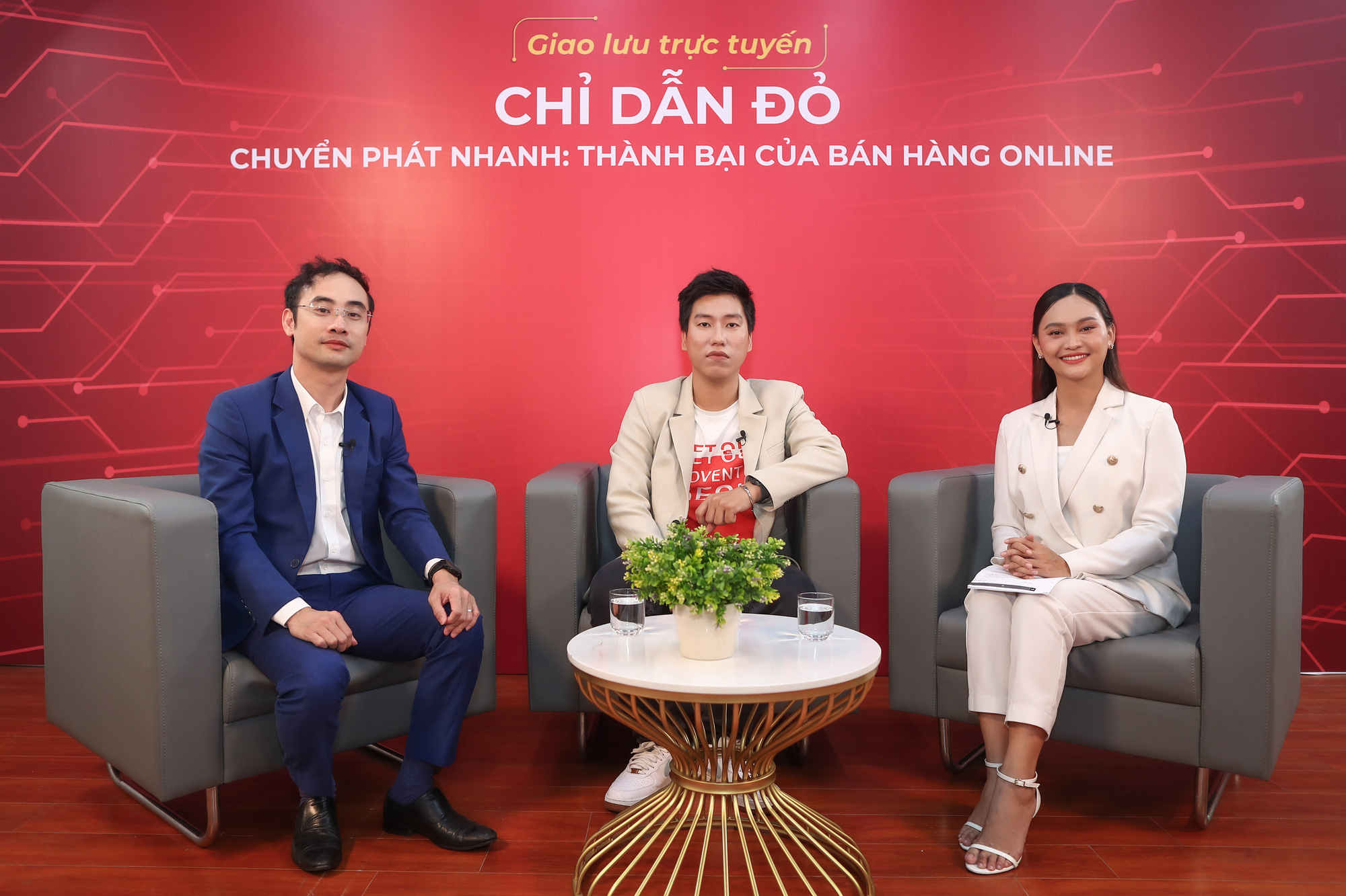 Chỉ Dẫn Đỏ giúp người kinh doanh trực tuyến vượt khó - Ảnh 1. Chỉ Dẫn Đỏ giúp người kinh doanh trực tuyến vượt khó - Ảnh 1.