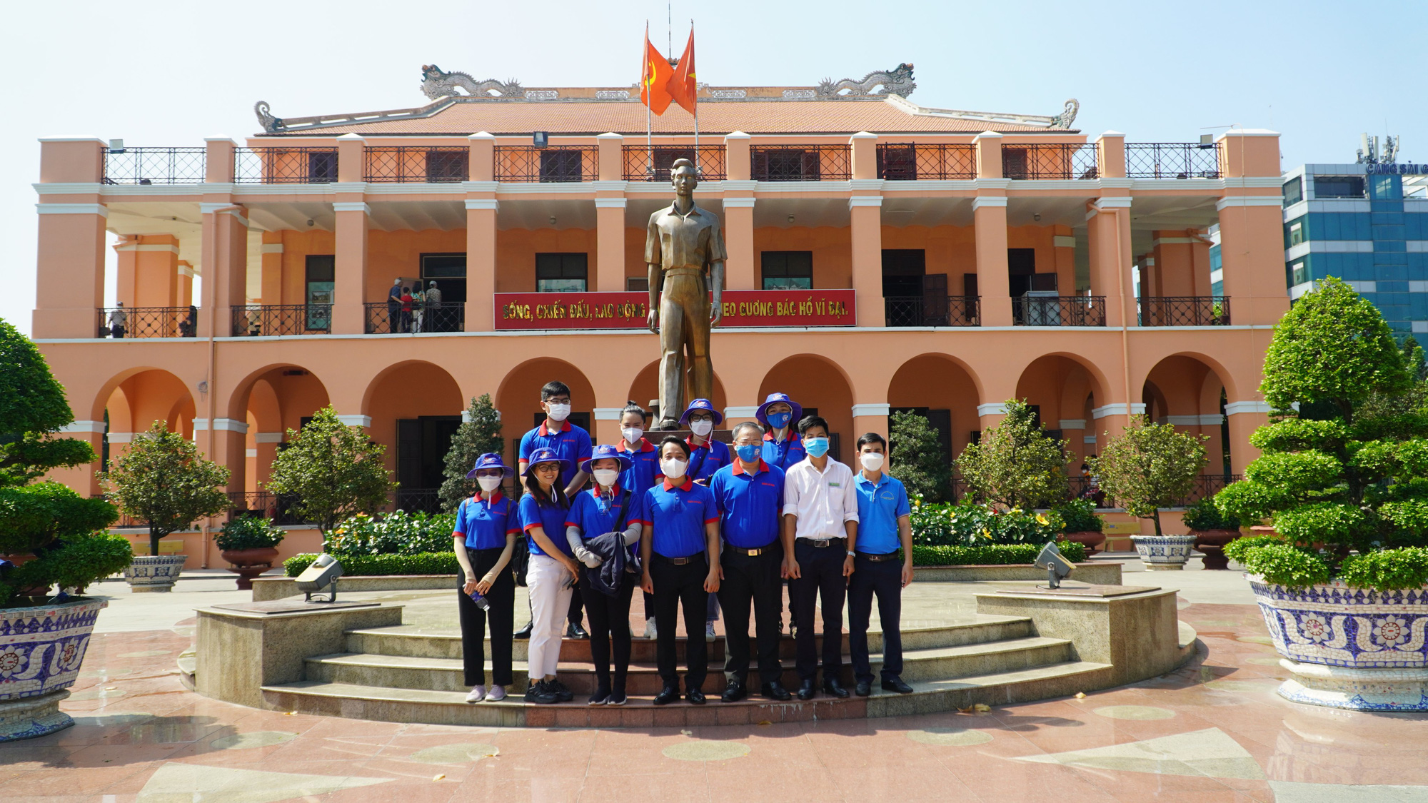 Đạp xe, tham quan bảo tàng nhân kỷ niệm ngày 30-4