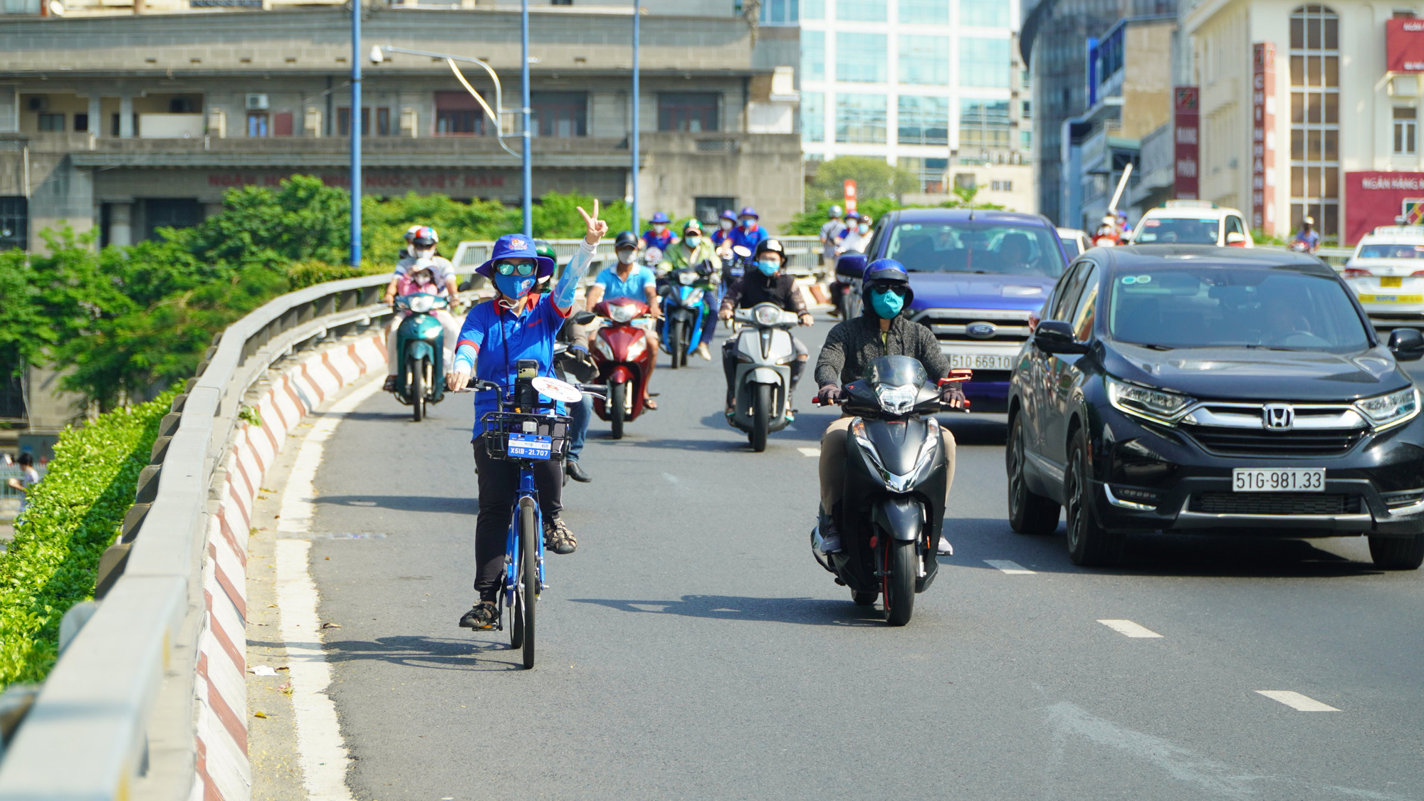 Đạp xe, tham quan bảo t&agrave;ng nh&acirc;n kỷ niệm ng&agrave;y 30-4 - Ảnh 4.