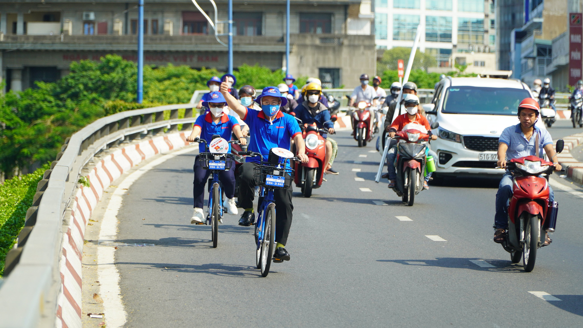 Đạp xe, tham quan bảo t&agrave;ng nh&acirc;n kỷ niệm ng&agrave;y 30-4 - Ảnh 3.