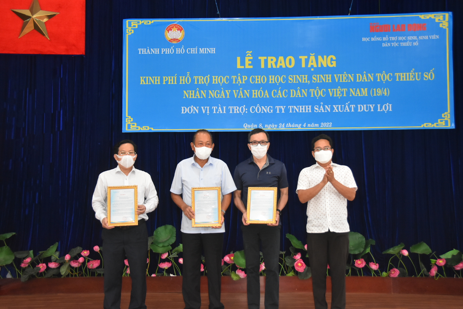 Trao 100 học bổng cho học sinh, sinh vi&ecirc;n d&acirc;n tộc thiểu số quận 8 - Ảnh 4.